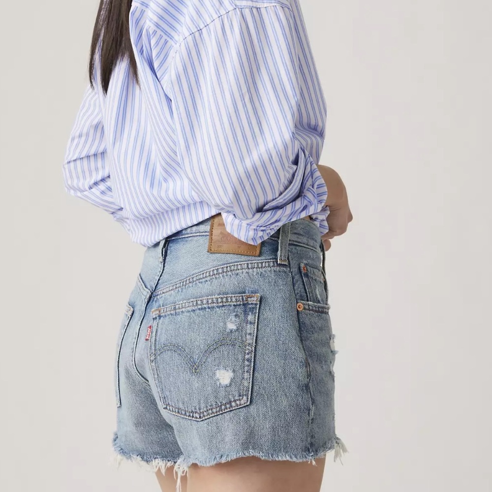 Levi's 501® HIGH RISE WOMEN'S SHORTS - Picture 3 of 6